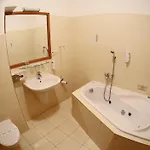Wellness & Restaurant Zoborska, Free Parking Penzion Nitra