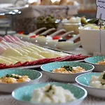 Wellness & Restaurant Zoborska, Free Parking בית הארחה