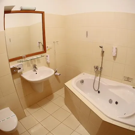 Wellness & Restaurant Zoborska, Free Parking Гостевой дом Нитра