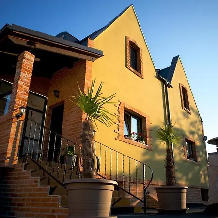 Wellness & Restaurant Zoborska, Free Parking Гостевой дом 4*