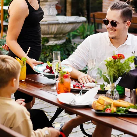 Wellness & Restaurant Zoborska, Free Parking 4* Нитра