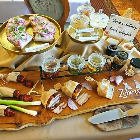 Penzión pre hostí Wellness & Restaurant Zoborska, Free Parking 4*