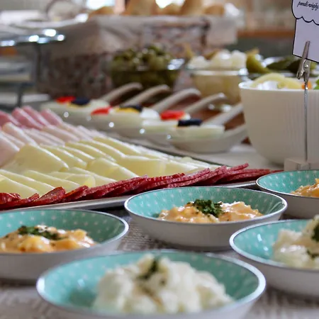 Wellness & Restaurant Zoborska, Free Parking Гостевой дом