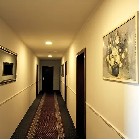 Penzión pre hostí Wellness & Restaurant Zoborska, Free Parking 4*