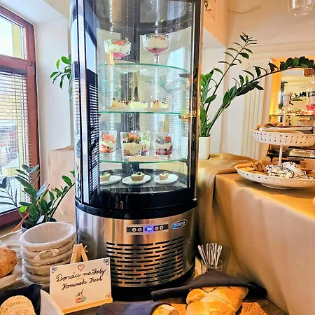 Konukevi Wellness & Restaurant Zoborska, Free Parking Litra
