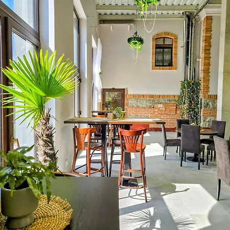 Wellness & Restaurant Zoborska, Free Parking בית הארחה