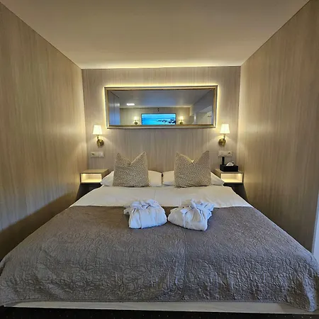 Wellness&restaurant Zoborská, Free Parking 4*