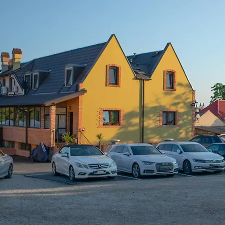 Wellness&restaurant Zoborská, Free Parking Pensión