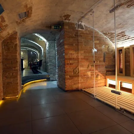 Wellness & Restaurant Zoborska, Free Parking Penzion