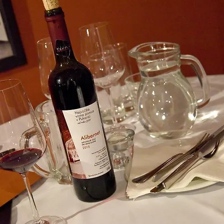 Penzion Wellness & Restaurant Zoborska, Free Parking