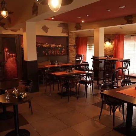 Penzion Wellness & Restaurant Zoborska, Free Parking