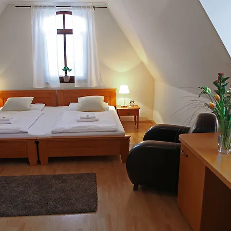 Wellness & Restaurant Zoborska, Free Parking Гостевой дом Нитра