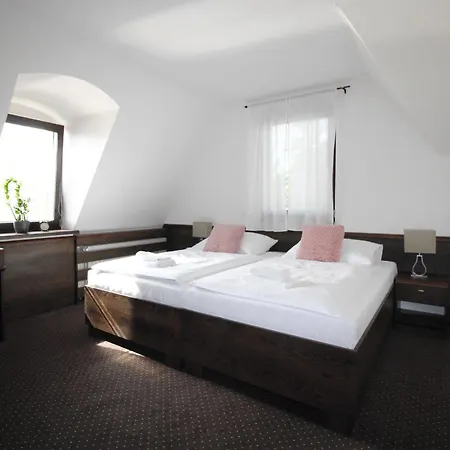 Wellness & Restaurant Zoborska, Free Parking Penzion Nitra