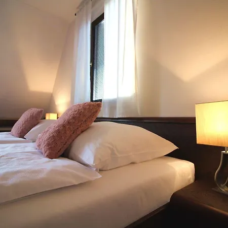 Wellness & Restaurant Zoborska, Free Parking Penzion