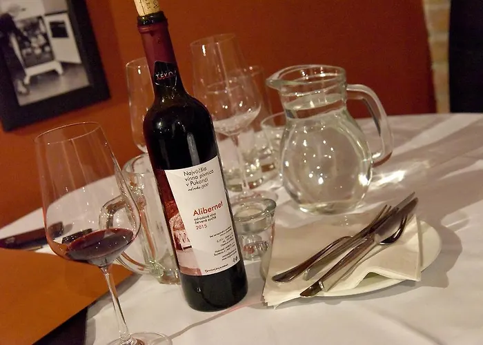 Πανσιόν Wellness & Restaurant Zoborska, Free Parking